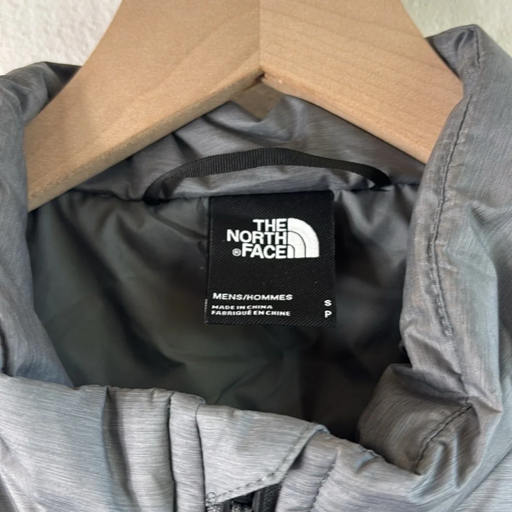 The North Face Men's Bombay Light Grey Zip Lightweight Puffer Vest Sz S
